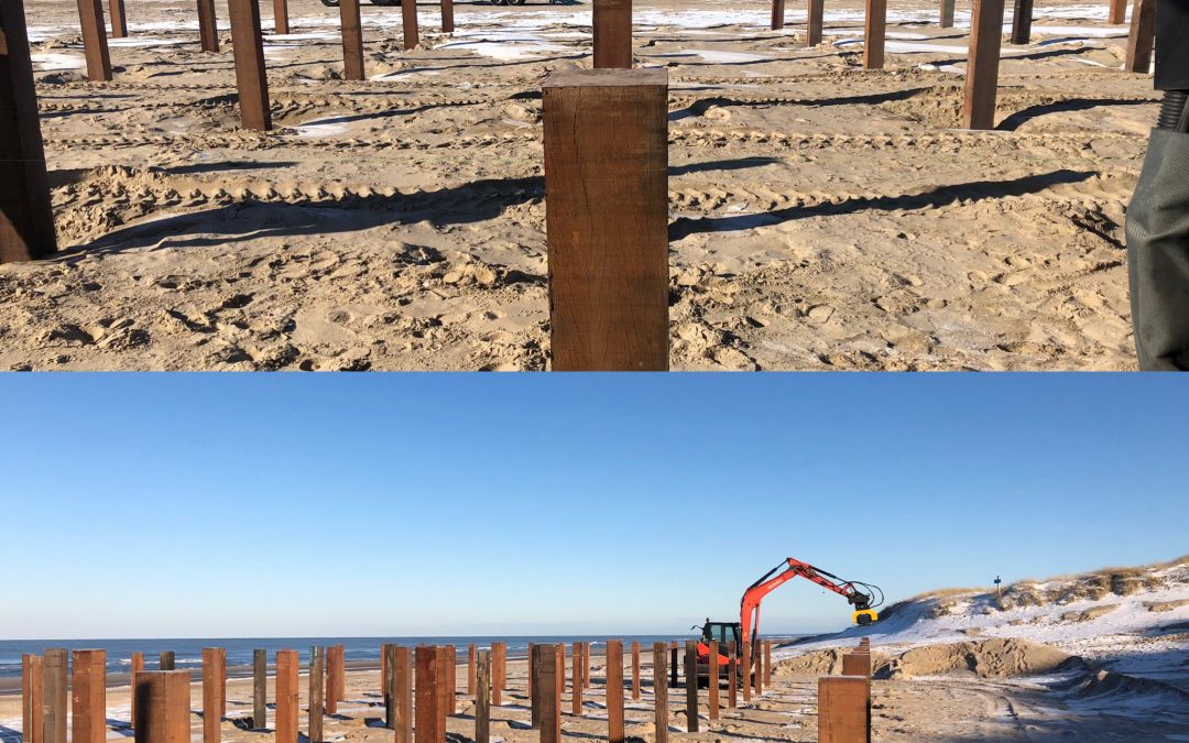 Funderingpalen spuiten voor strandpaviljoens